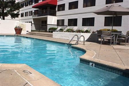 фото отеля Embassy Suites Detroit Metro Airport