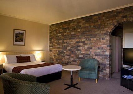 фото отеля Comfort Inn Coach House