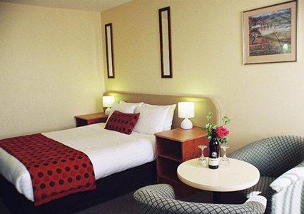 фото отеля Comfort Inn Coach House