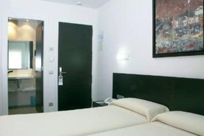 фото отеля Hostal Olot
