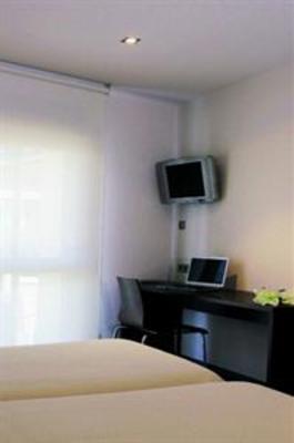 фото отеля Hostal Olot