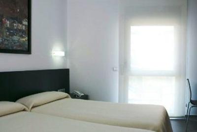 фото отеля Hostal Olot