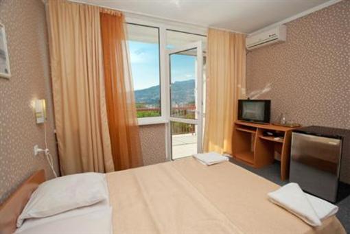 фото отеля Happy Hotel Yalta