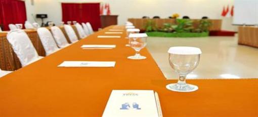фото отеля Tryas Hotel Cirebon