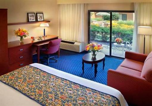 фото отеля Courtyard by Marriott Boston Foxborough