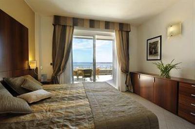 фото отеля Aregai Marina Hotel Santo Stefano al Mare
