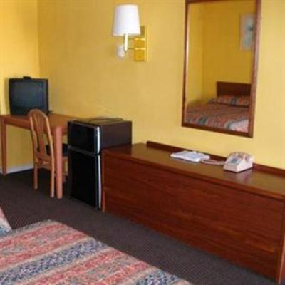 фото отеля First Interstate Inn Elm Creek