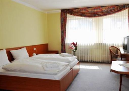 фото отеля Hotel Hessischer Hof Kirchhain