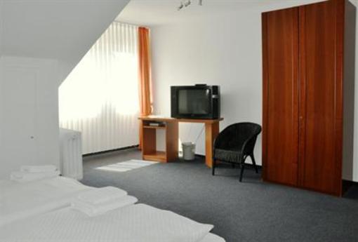 фото отеля Hotel Hessischer Hof Kirchhain