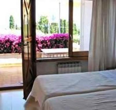 фото отеля Hostal Ondina