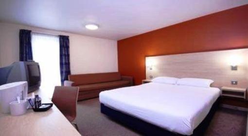 фото отеля Travelodge Peterborough Central