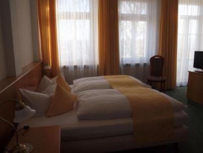 фото отеля Hotel & Restaurant Bellevue Schmölln
