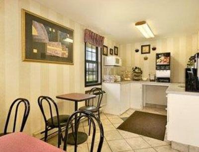 фото отеля Super 8 North Attleboro