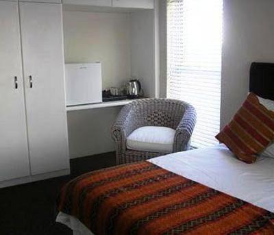 фото отеля Small Bay Guesthouse Cape Town