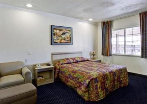 фото отеля Rodeway Inn San Bernardino
