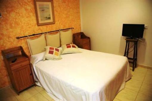фото отеля Villa Columbus Hostal Calvia