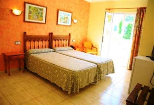 фото отеля Villa Columbus Hostal Calvia