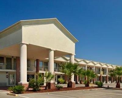 фото отеля Super 8 Breaux Bridge
