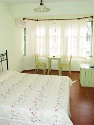 фото отеля Erine Beach Club