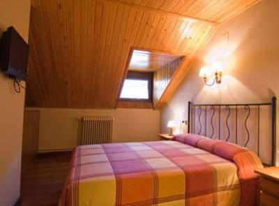 фото отеля Hostal La Placa Vall de Boi