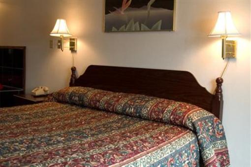 фото отеля Americas Best Inn Commerce