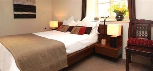 фото отеля The Old Lodge Stroud (England)
