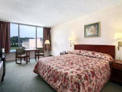 фото отеля Econo Lodge Inn & Suites Lumberton