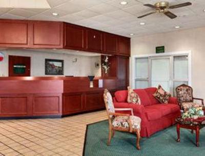 фото отеля Econo Lodge Inn & Suites Lumberton