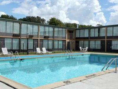 фото отеля Econo Lodge Inn & Suites Lumberton