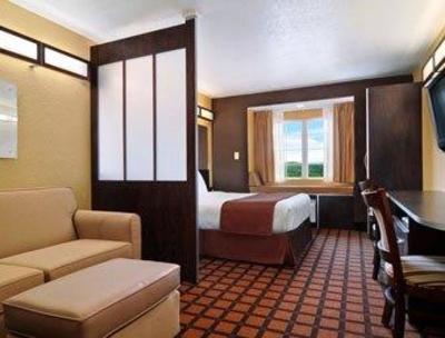 фото отеля Motel 6 Canton River Pointe Parkway