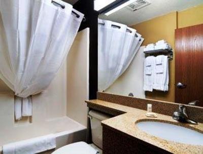 фото отеля Motel 6 Canton River Pointe Parkway