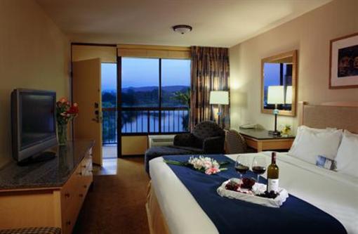 фото отеля Holiday Inn Express @ Monterey Bay