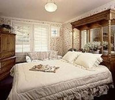 фото отеля Edward II Inn and Suites