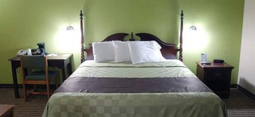 фото отеля Hometown Inn & Suites Cedar Rapids