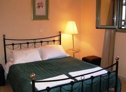 фото отеля Olive Grove Studios Apartments
