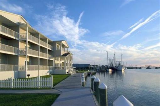 фото отеля Hampton Inn and Suites Chincoteague-Waterfront