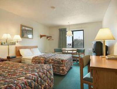 фото отеля Super 8 Motel East Kellogg Wichita
