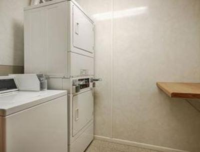 фото отеля Super 8 Motel East Kellogg Wichita