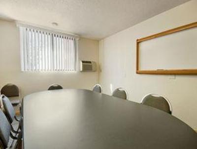 фото отеля Super 8 Motel East Kellogg Wichita