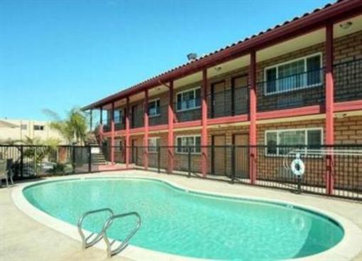 фото отеля Econo Lodge Inn & Suites Near Legoland