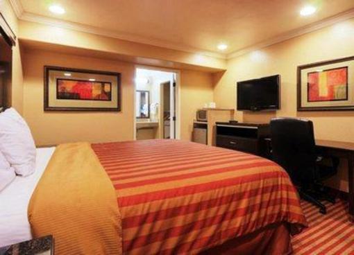 фото отеля Econo Lodge Inn & Suites Near Legoland