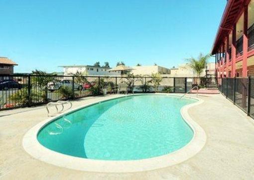 фото отеля Econo Lodge Inn & Suites Near Legoland