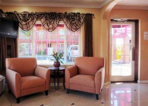 фото отеля Econo Lodge Inn & Suites Near Legoland
