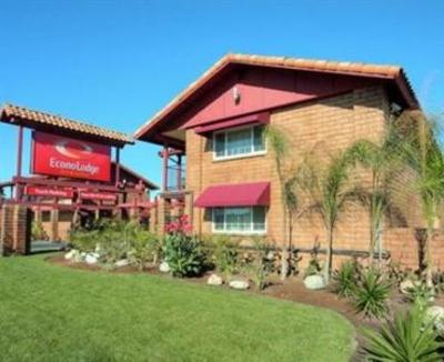 фото отеля Econo Lodge Inn & Suites Near Legoland