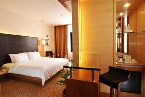 фото отеля New World Suites