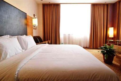 фото отеля New World Suites