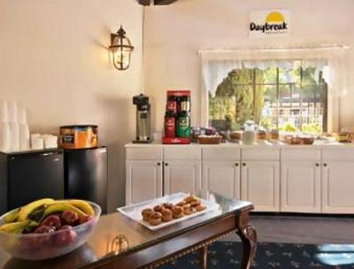 фото отеля Days Inn & Suites Santa Barbara