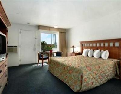 фото отеля Days Inn & Suites Santa Barbara