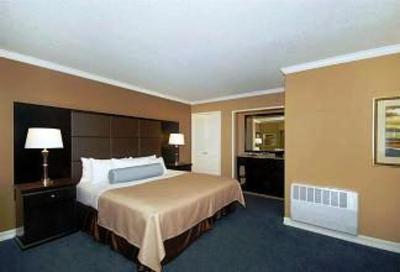 фото отеля Best Western Carmel's Town House Lodge