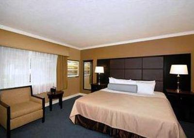 фото отеля Best Western Carmel's Town House Lodge